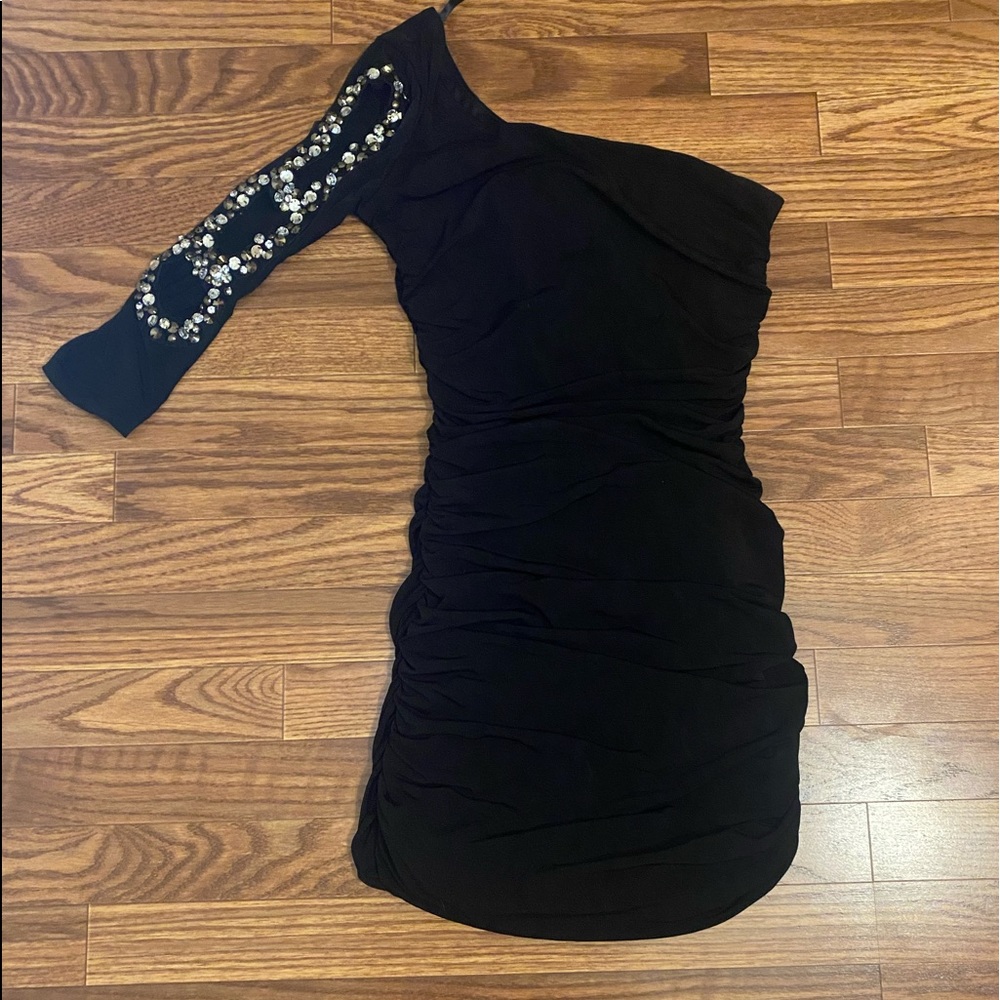 One sleeve dress
